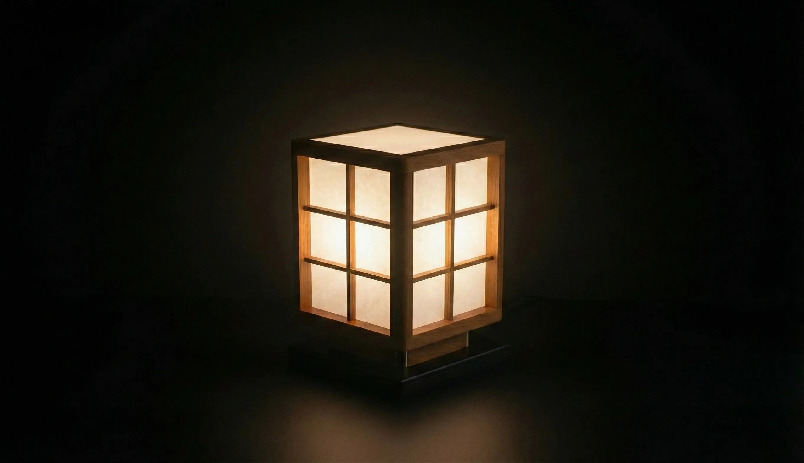 AKARI Lamp - Angle view
